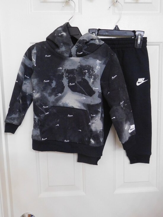 NWT 2pc Nike Gray Black Hooded Swoosh Logo Sweatshirt & Joggers Set sz 24 Months - Picture 1 of 1